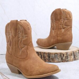 SHEIN Western stitch 
Size 10
Ships in original bag 
Like new